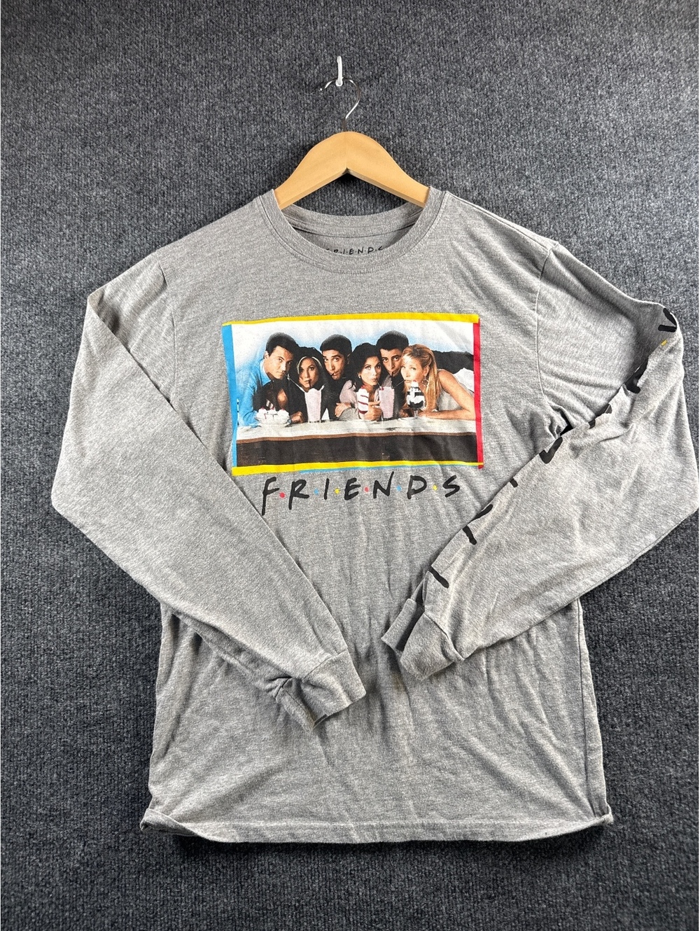 Friends TV Show Women’s Small Gray Long Sleeve Graphic T Shirt Cast Photo Tee